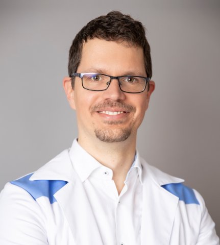 Dr. Kreiss Ádám 